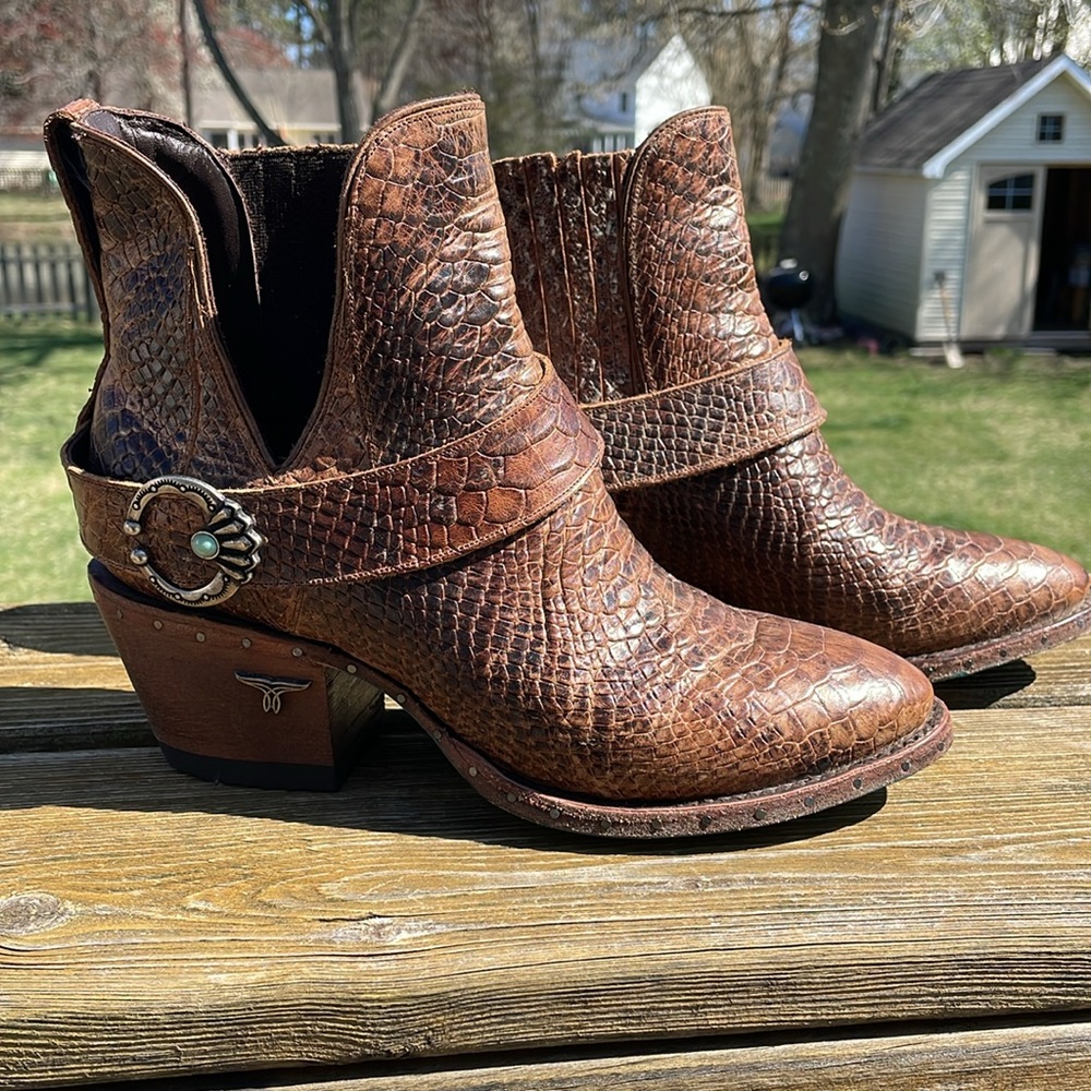 Lane Mattie Sz 7.5 Brown Croc Leather Western Ankle Booties
